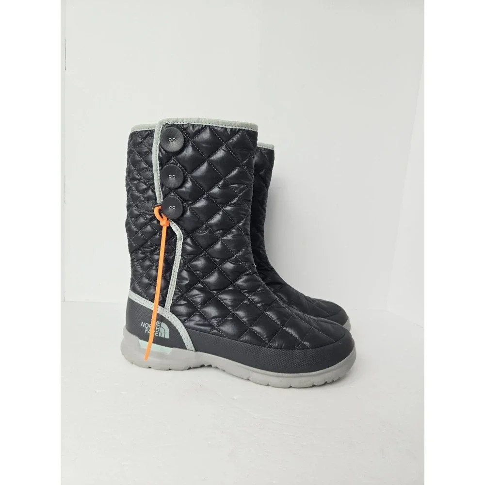 North Face Womens Boots sz 8‎ Winter button Thermoball quilted
